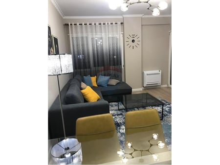 1+1 apartment for rent, Paris Commune!