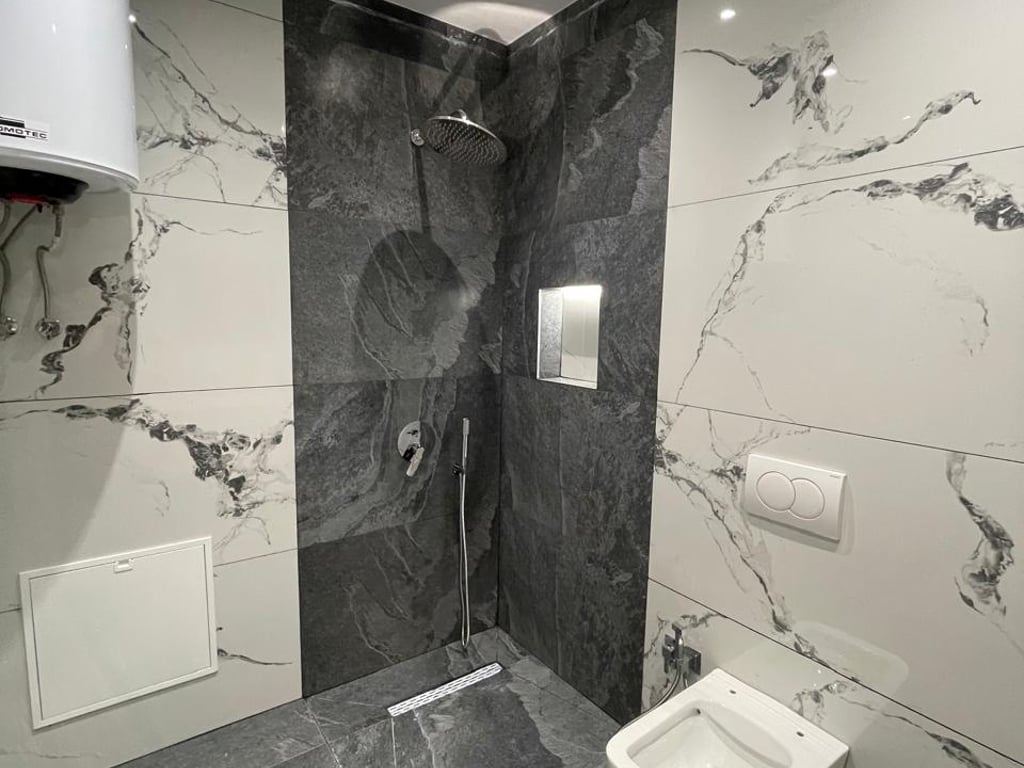 Vendesi Appartamento 1+1 Via 5 Maggio (vicino alla Scuola Tirana Jone)