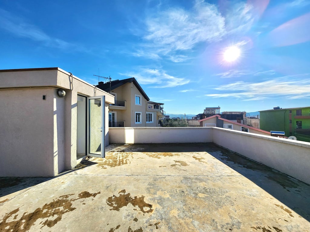 Me Qera: Vile 2 Kateshe *PRIVATE* (📍 Vilat Gjermane, Kompl.Grande, pa vajt ) Me Oborr te Madh dhe Tarrace - Super Pamje