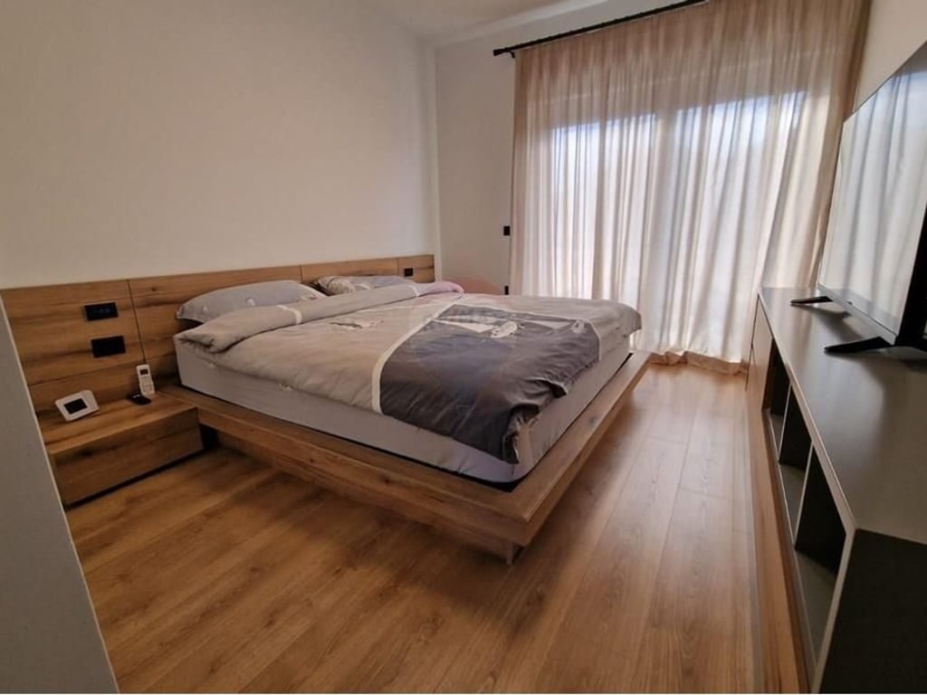 Villa di 3 piani in vendita vicino a TEG!