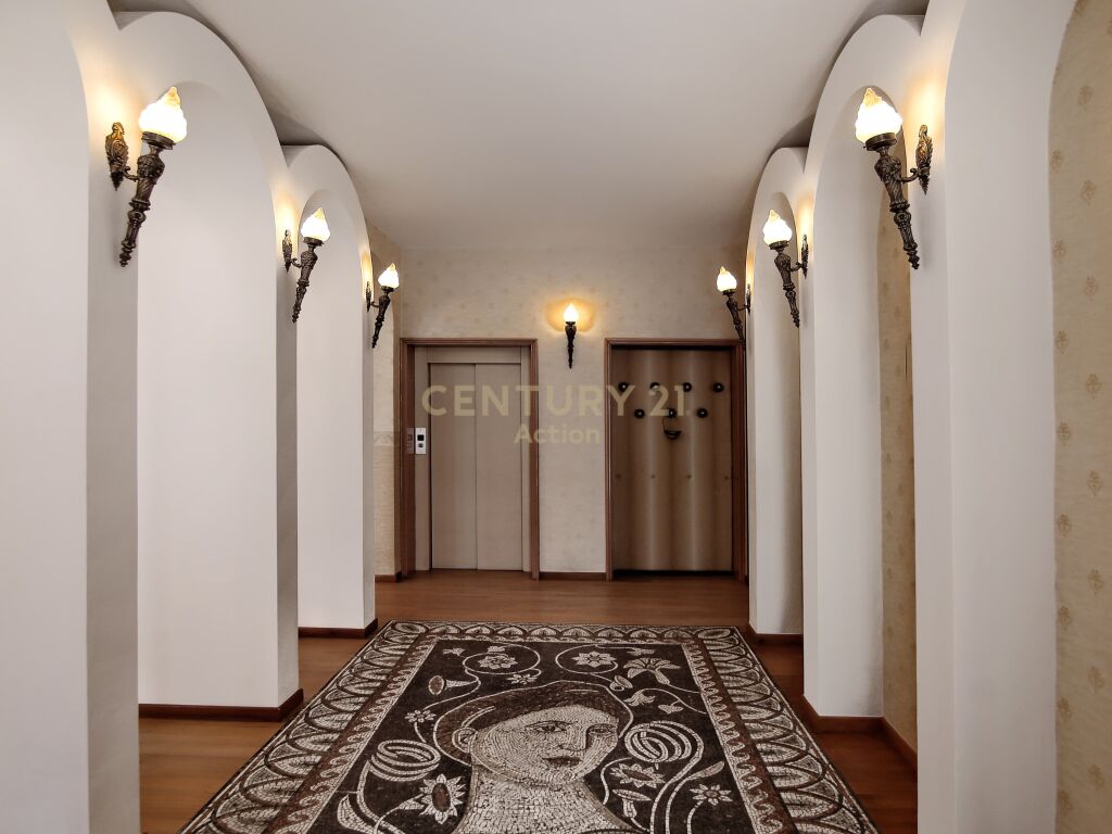 🏡 SHITET VILE UNIKE ME PISHINË TEK RRUGA E DIBRËS 🏡 UNIQUE VILLA WITH SWIMMING POOL FOR SALE – RRUGA E DIBRËS