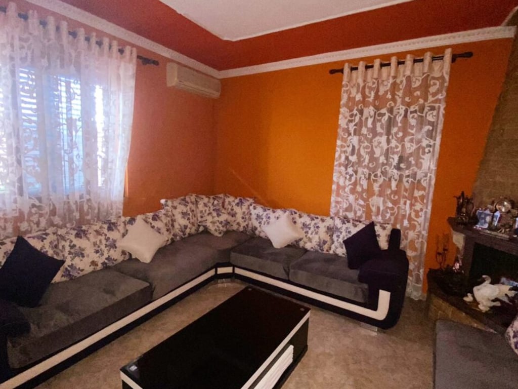 ‼️Opportunity for only 343 €/m²‼️ 🏢Building for sale, 3 floors (2 floors of warehouses + house), near the former Pioneer House, Kavajë.