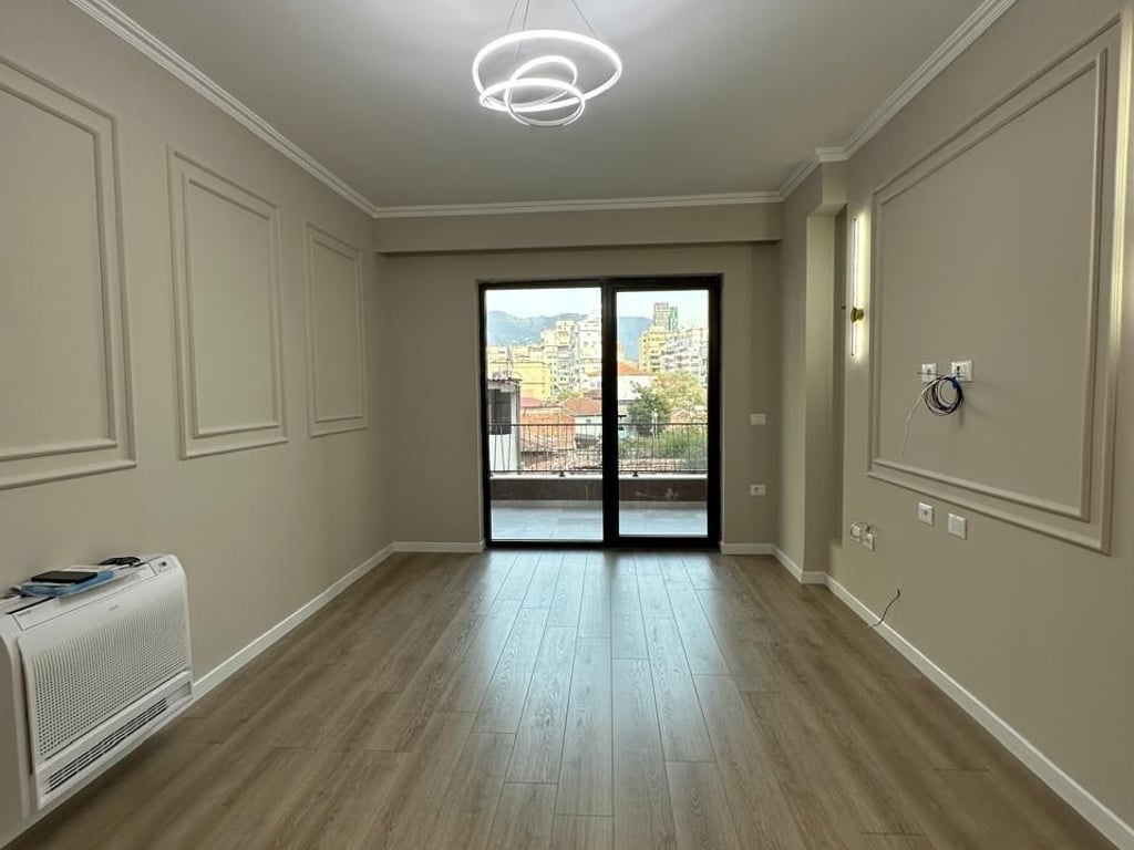 Zyre Me Qera ne Myslym Shyri (ID BZ2566) Tirane.