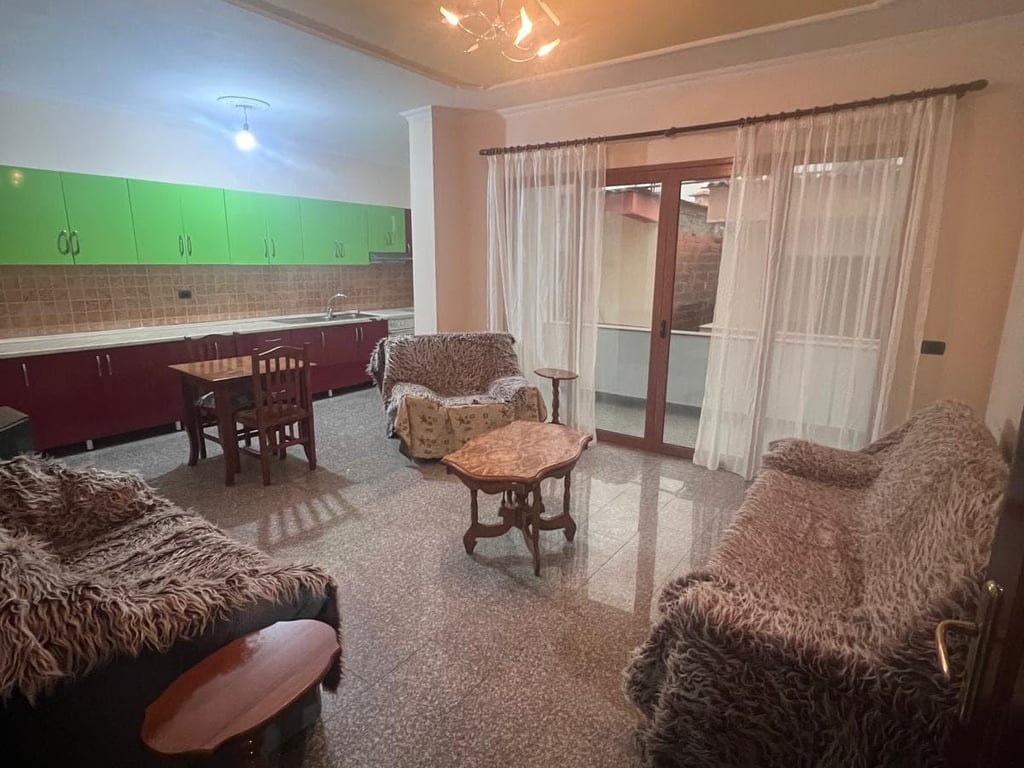 Vile Me Qera 2+1+2 Prane Shkozes (ID BV22417) Tirane