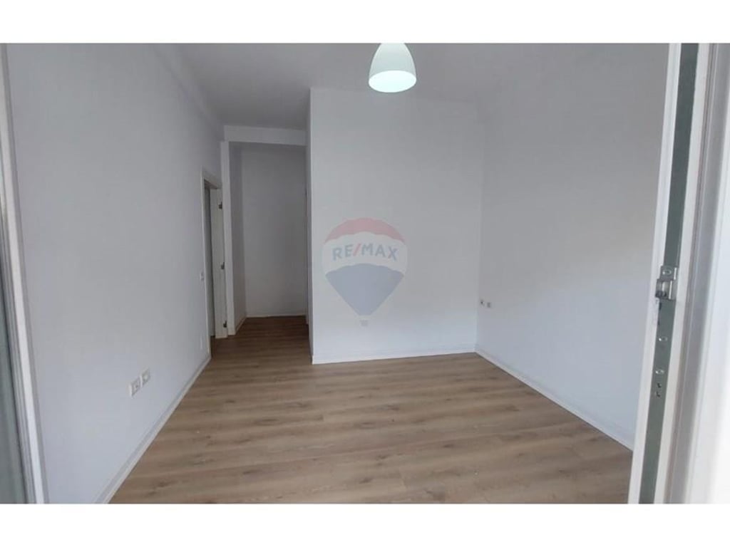 Office for rent at Kristal center!
