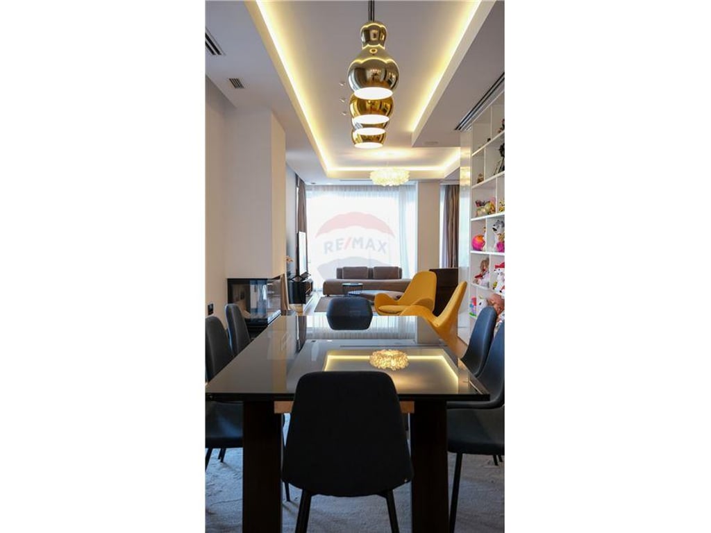 PENTHOUSE LUKSOZ PER SHITJE, KOPSHTI ZOOLOGJIK