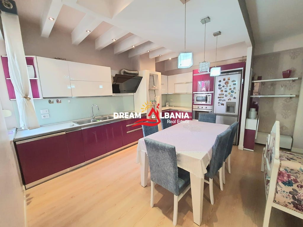 Apartament me qera 3+1 me post parkimi, te Rruga e Barrikadave afer shkolles Lidhja e Prizrenit ne Tirane (ID 4231321)