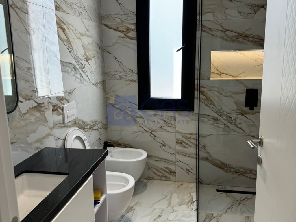 For sale, a super 2+1 apartment with a sea view in Vlorë.