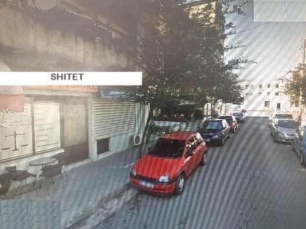 Shop on Durrës Street opposite the old mill café, 100m2.