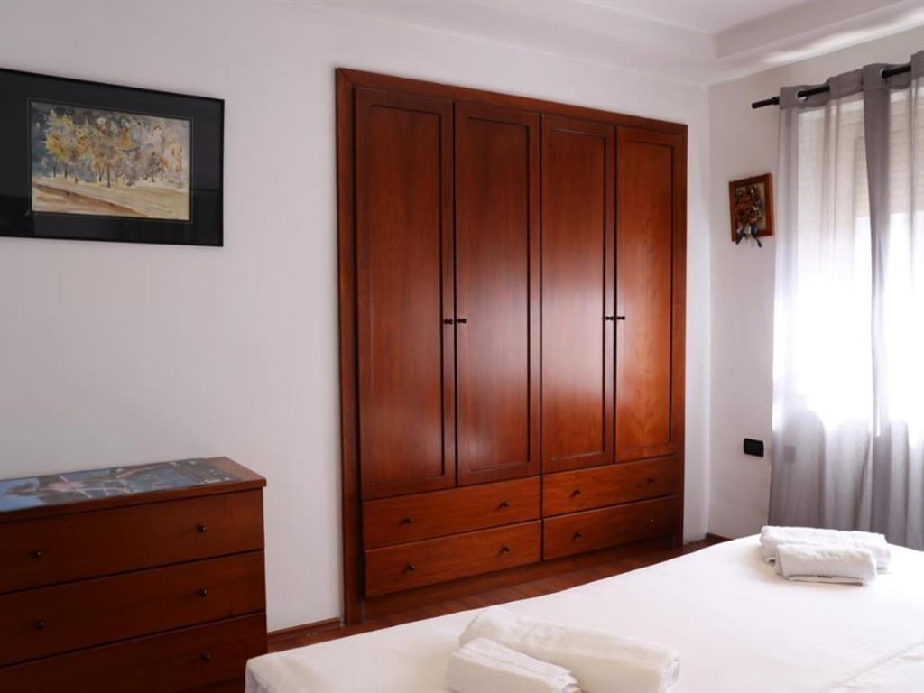 Jepet me qera apartament ne qender te Tiranes