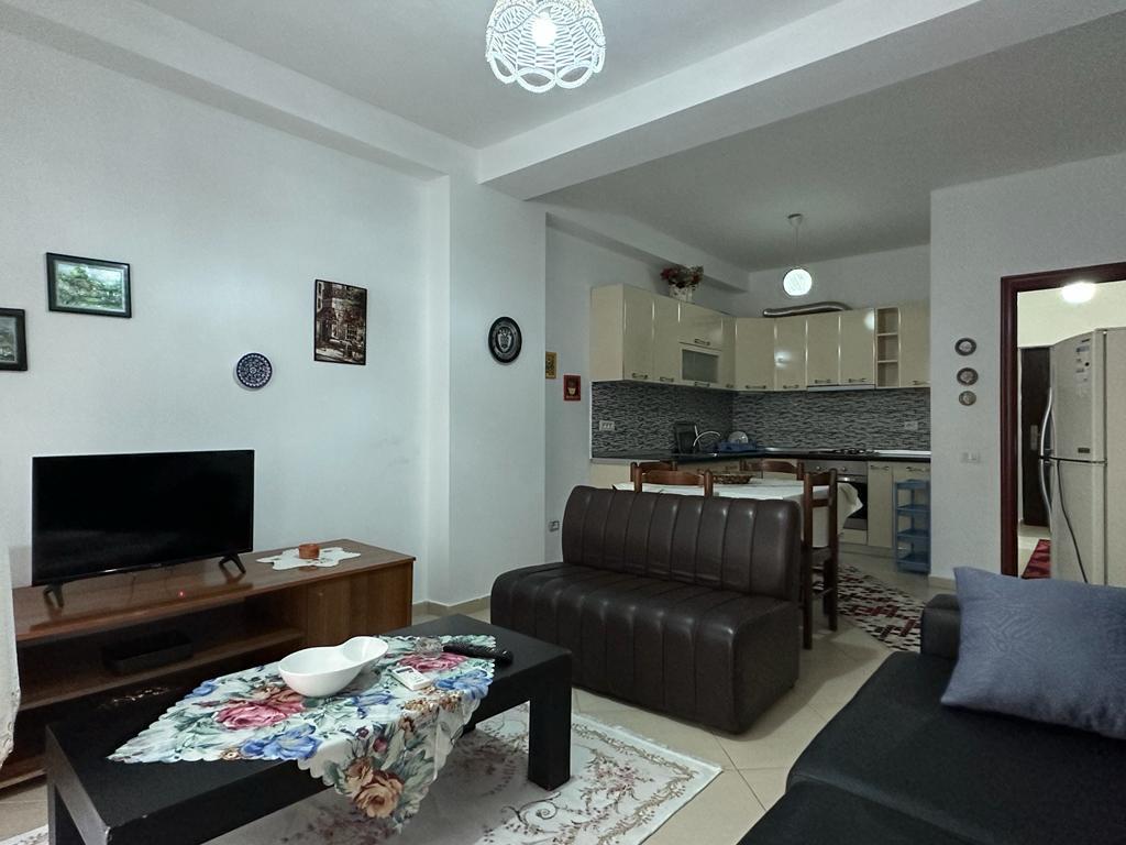 APARTAMENT 1+1 PER QIRA ; BAR ARTISTI , ASTIR 400 EURO
