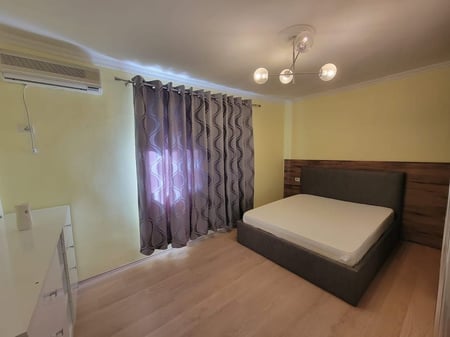 Affittasi appartamento 1+1 di 55 m2 arredato in via "Dervish Hekali" vicino al Pazarit te Ri.