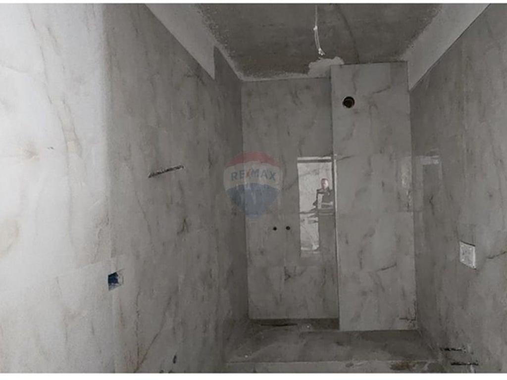 Vendesi appartamento 1+1 a Porcelan vicino all'UET.