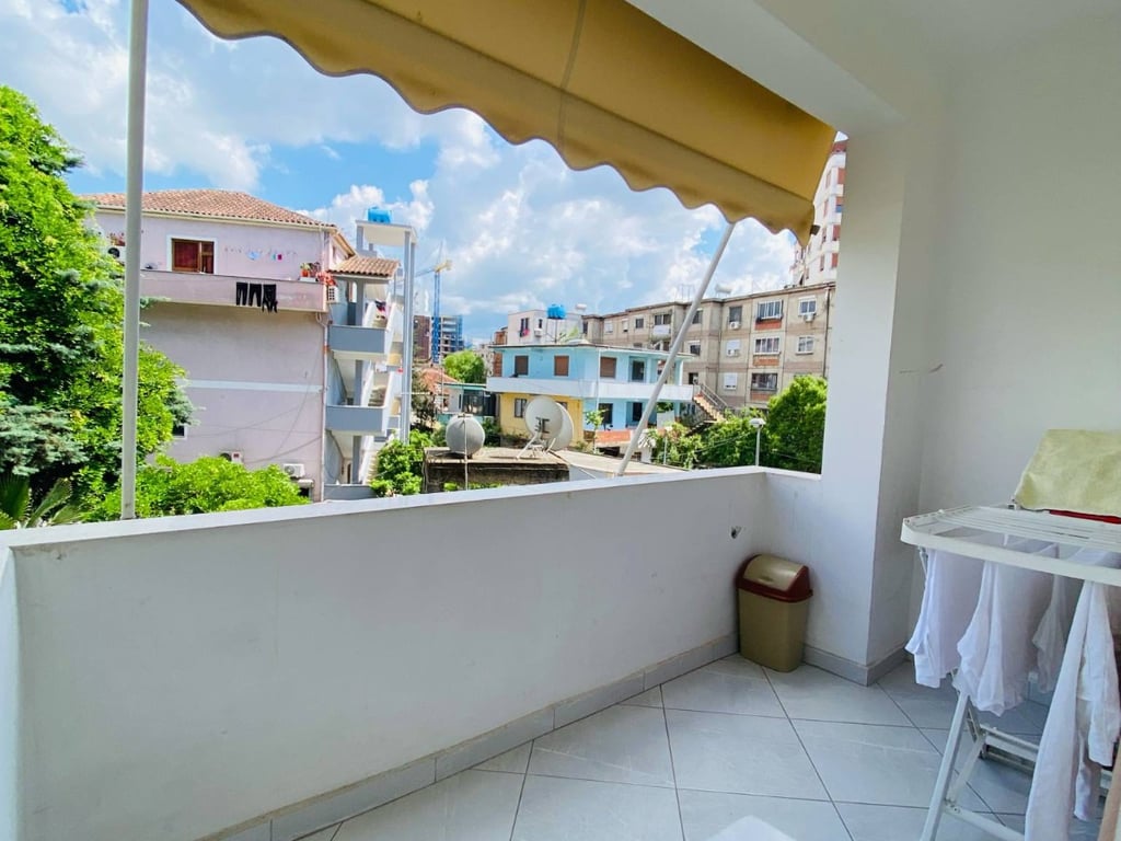 Jepet Apartament me qera  1 +1 Laprak 