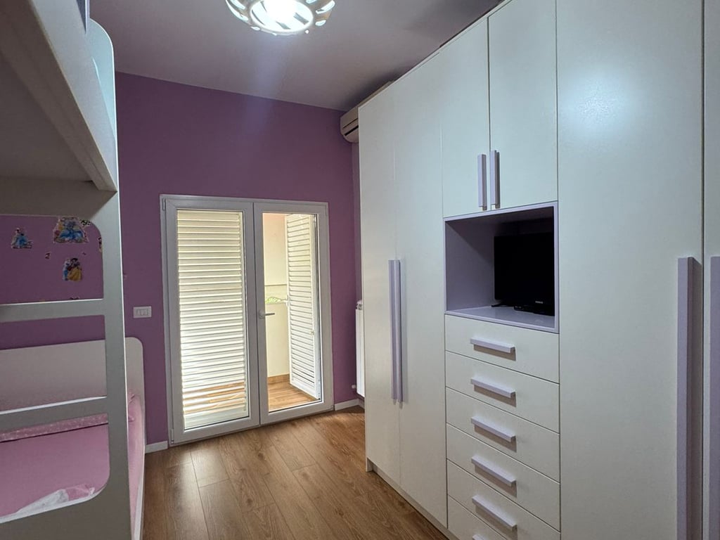 JEPET ME QIRA APARTMENT 2+1+2 TUALETE +2 BALLKONE, PRANE SPITALIT NENE TEREZA, TIRANE
