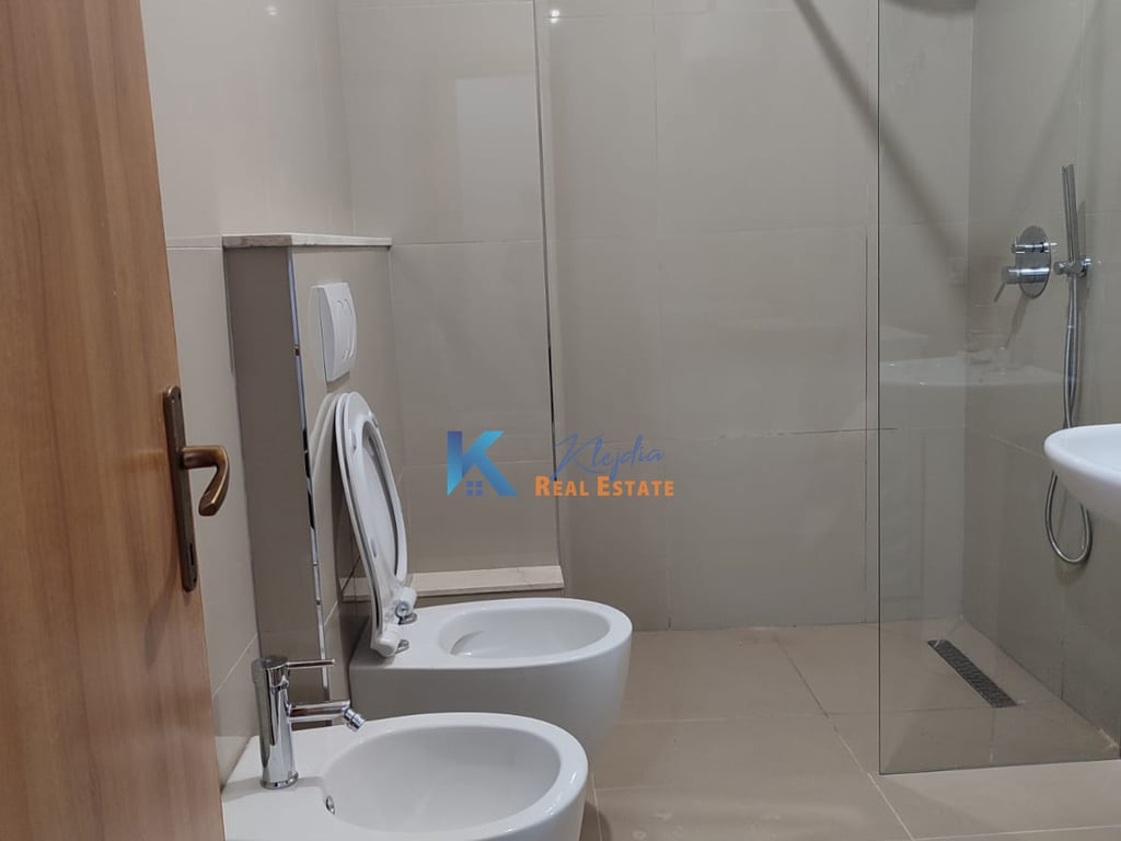 2+1 per qira te Liqeni i Thate, afer Kopshtit Zoologjik