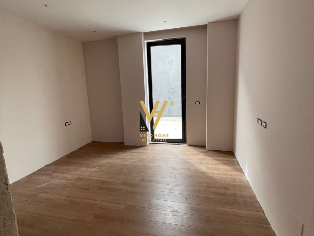 VENDITA DI UNA VILLA A TRE PIANI AL LAGO DI FARKA 900.000 EURO