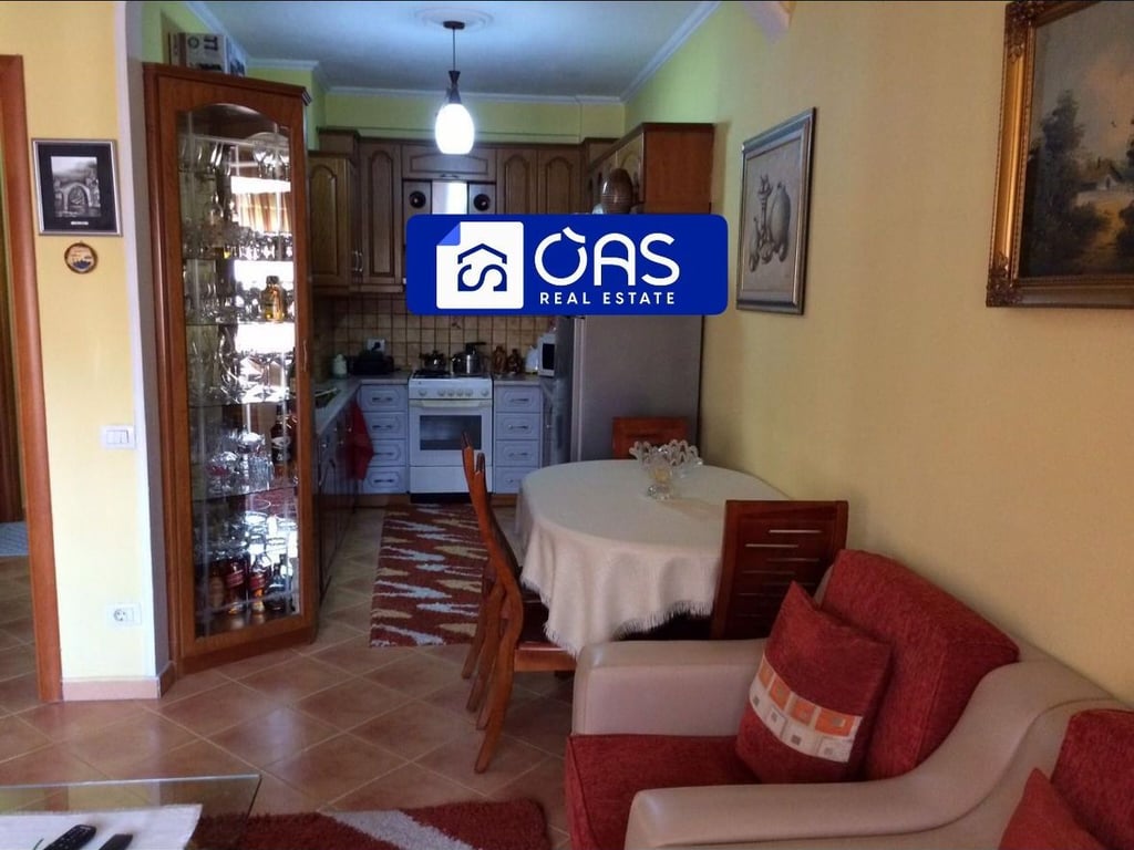 A 2+1 apartment is for rent on Bulevardi Zogu i Pare for 500 euros.