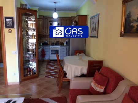 A 2+1 apartment is for rent on Bulevardi Zogu i Pare for 500 euros.