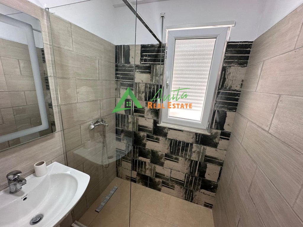 Selite ofrojme per qira apartament 1+1 te pa banuar me pare