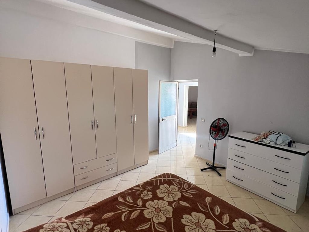 Shtepi private me qera  2+1