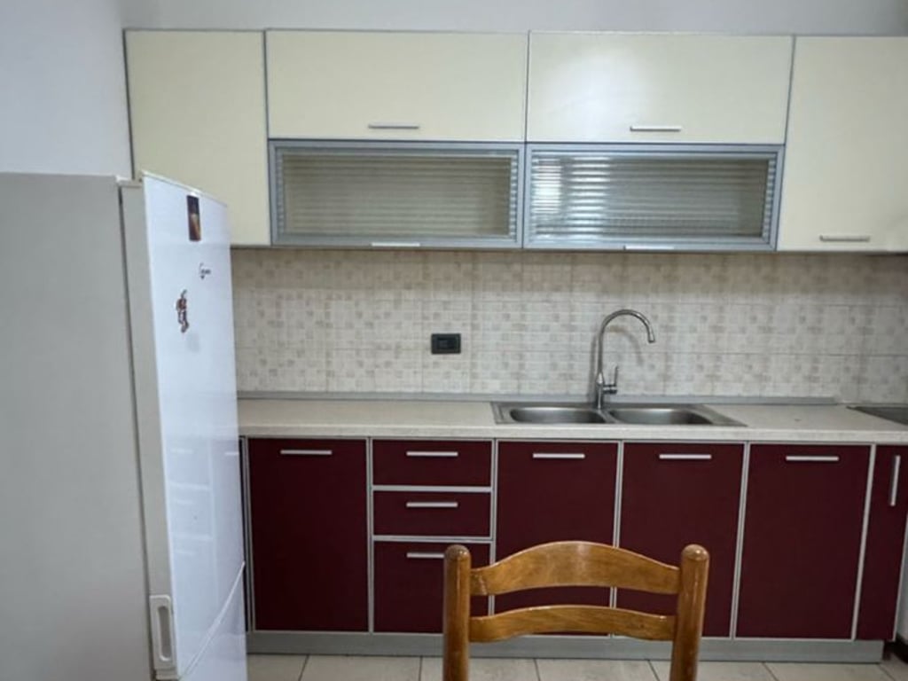 Qender, apartament 1+1 me qera Vila Gold (50,000 Leke)
