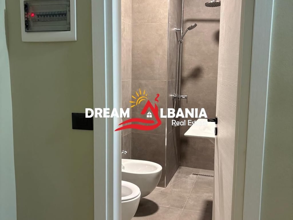 Ambient zyre me qera prane sheshit Willson, Tirane (ID 42611297)