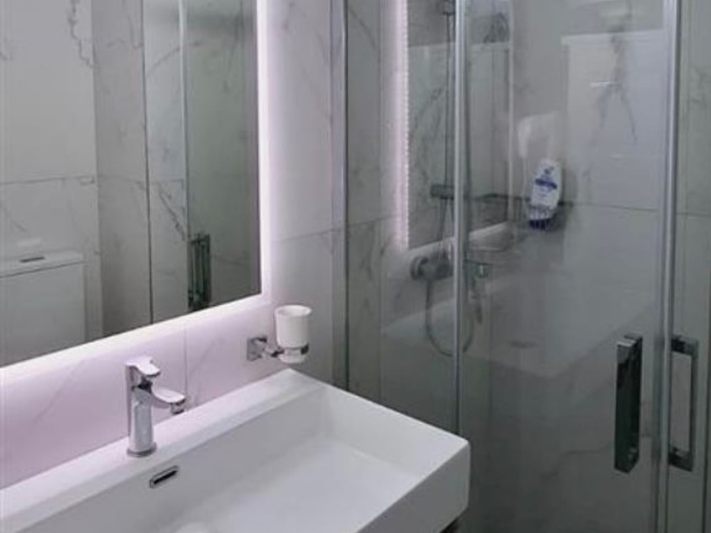 Jepet me gira 1 + 1 600 EUR / muaj