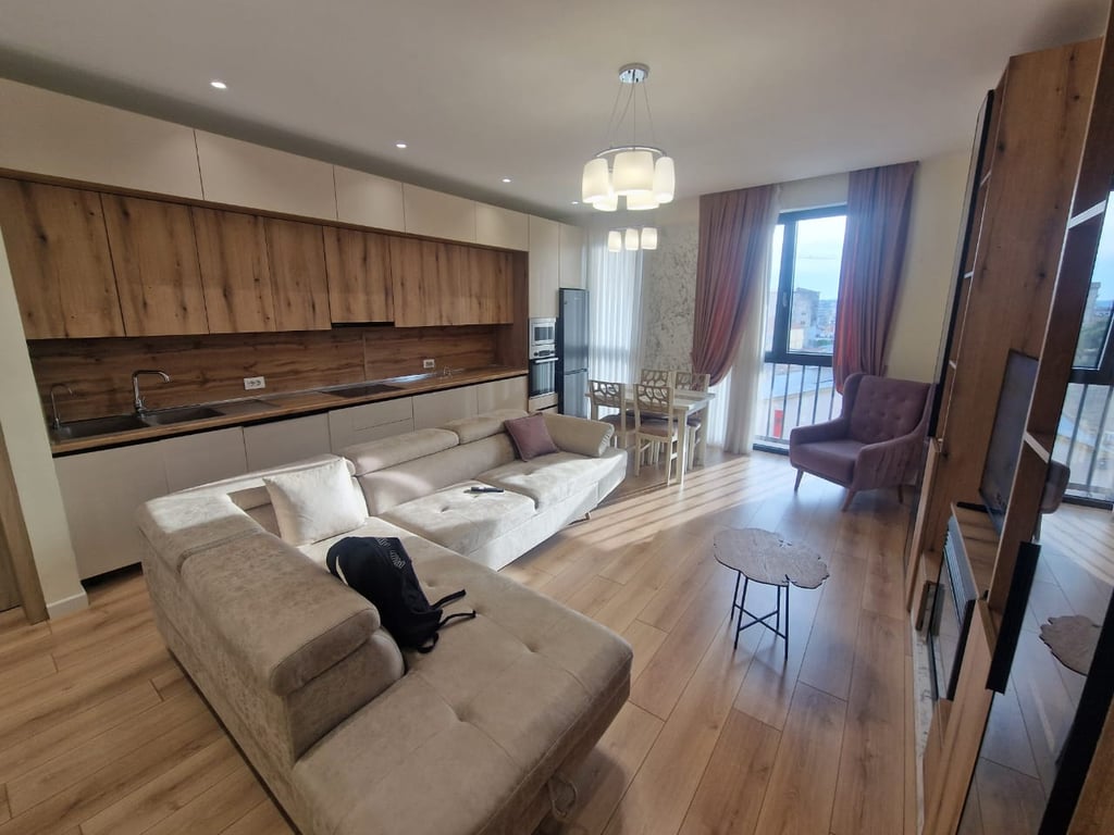 Apartment 2+1+2 bathrooms for rent at Tregu Dinamo.