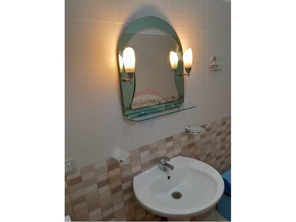 Jepet kati 1 i nje vile me qira Rr.Kokonozeve