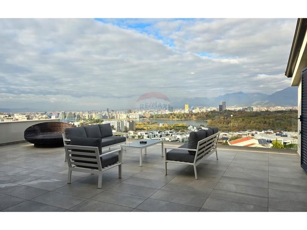 Qira - Vile luksoze prane Liqenit Thate