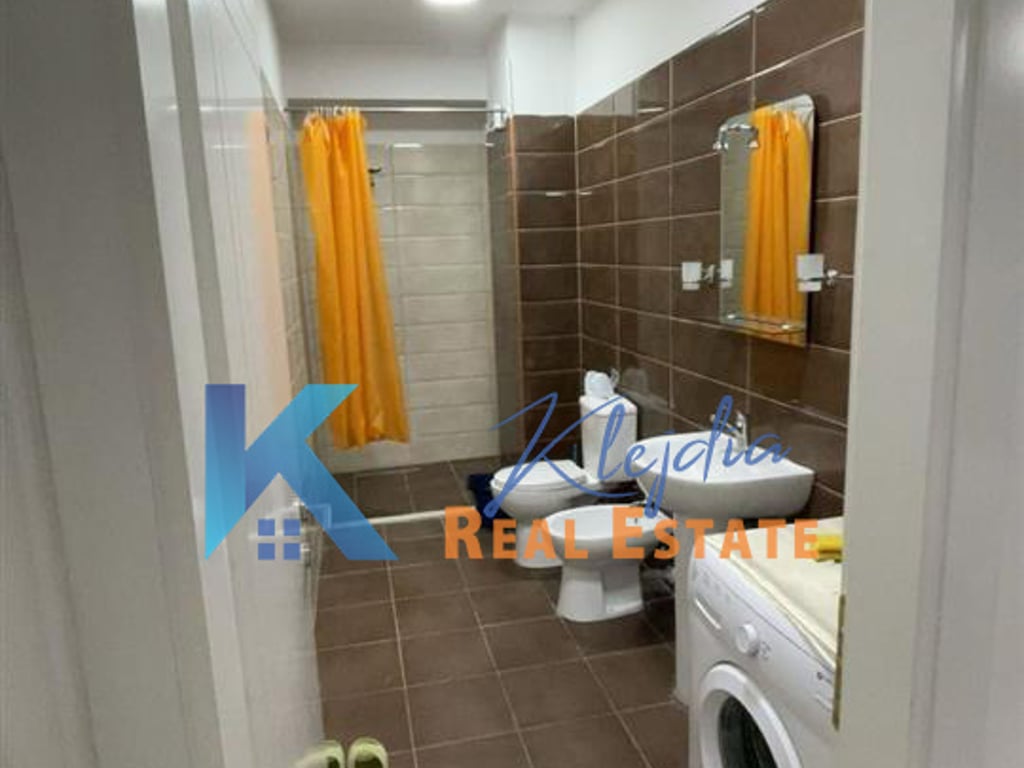Apartament 2+1 per qira te Komuna e Parisit