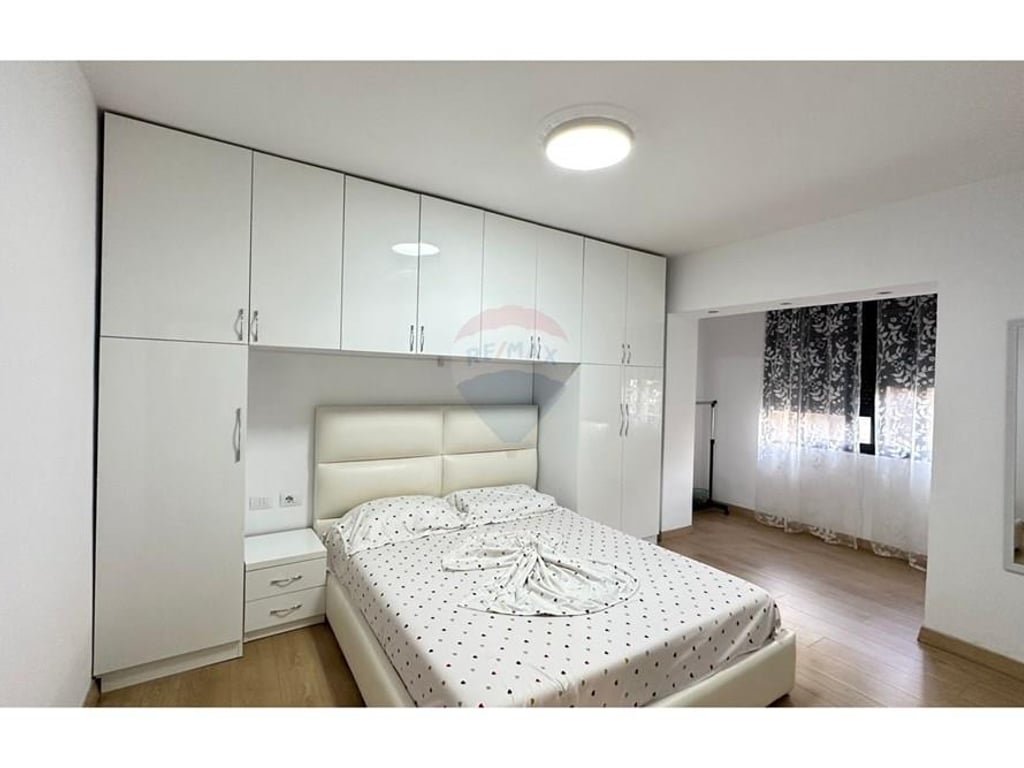 1+1 APARTMENT, MYSLYM SHYRI