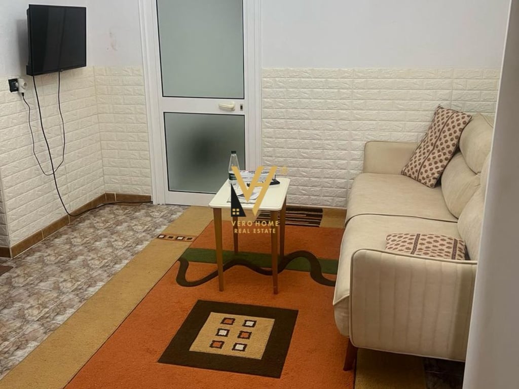 JEPET APARTAMENT 1+1 ME QERA TE RRUGA FORTUZI 45.000 LEKE