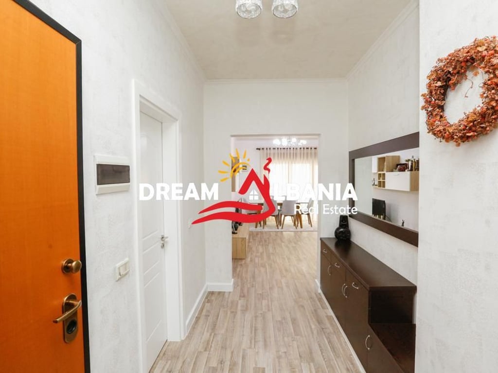 Vendesi Super Appartamento 3+1+2 in Centro, vicino ai 9 Piani a Tirana (ID 4131385)