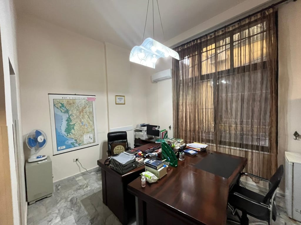 Vendita di Unità Commerciale - Via Bogdaneve