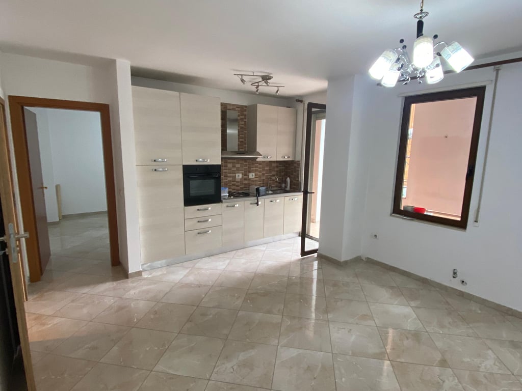 Affitto, Appartamento 2+1, Vicino alla Procura, Tirana.