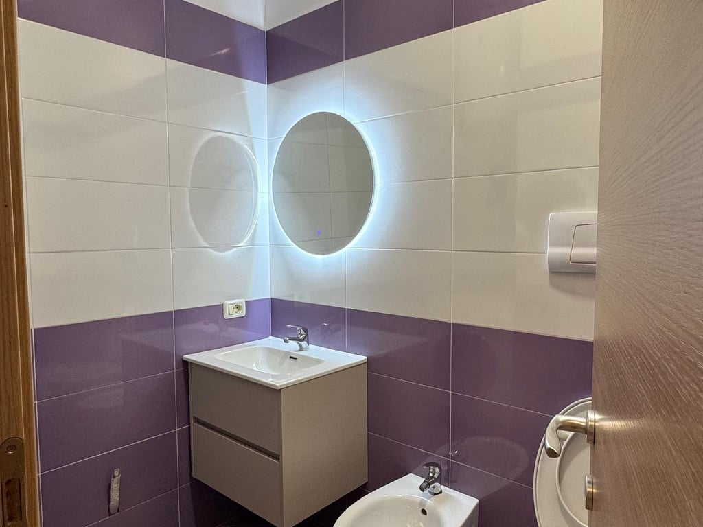 Jepet me qera 2+1+2 te Liqeni i Thate