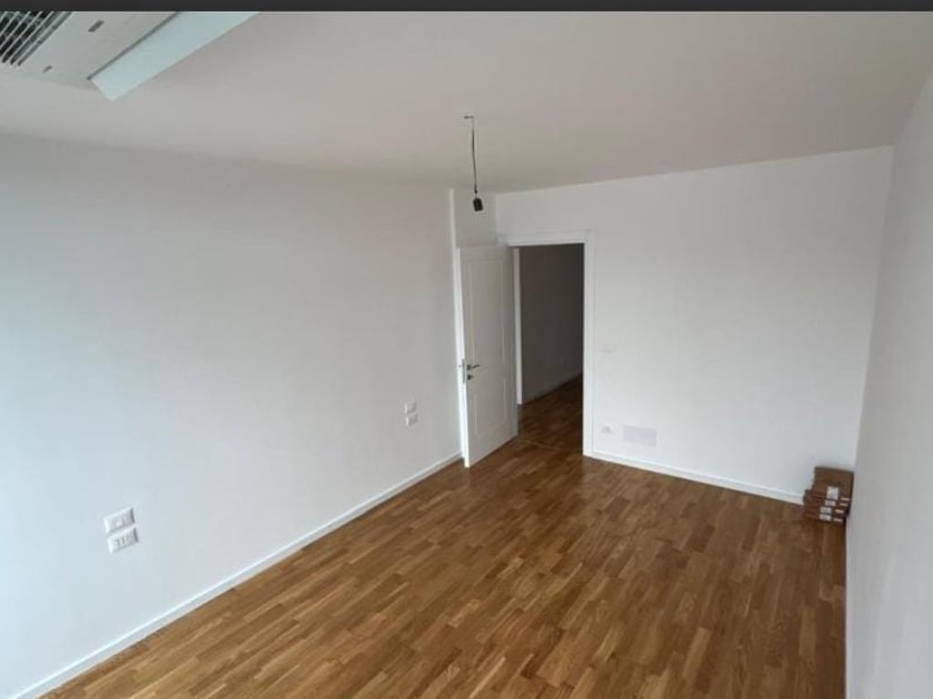 Zyre Me Qera tek Rruga e Kosovareve (ID BZ2599) Tirane.​