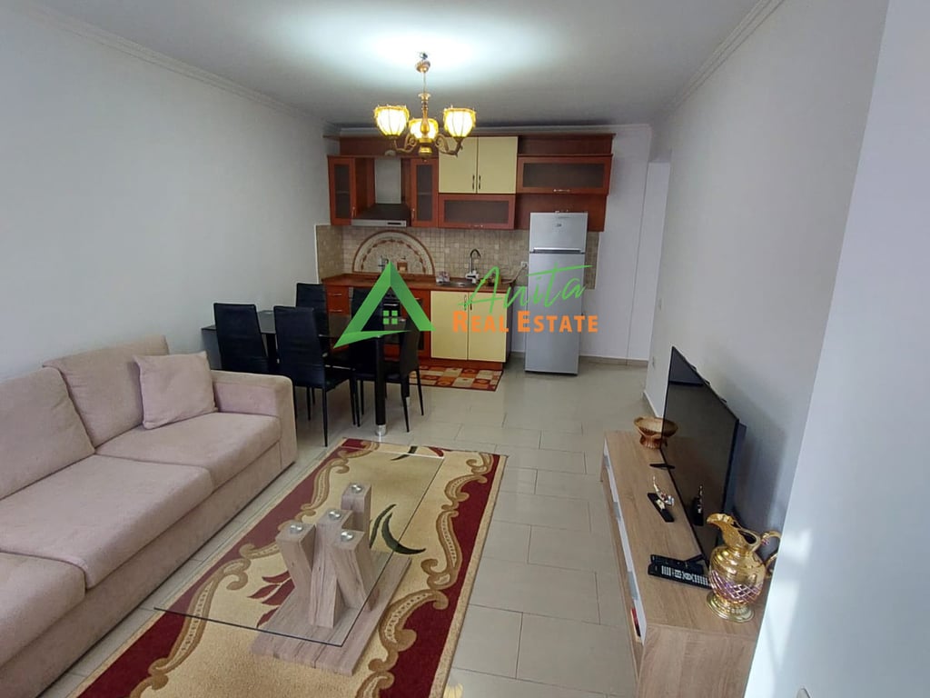 Appartamento 2+1 in Vendita in Via Kavaja sulla Strada Principale