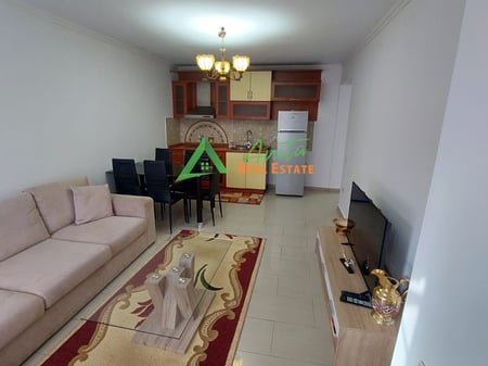 Appartamento 2+1 in Vendita in Via Kavaja sulla Strada Principale