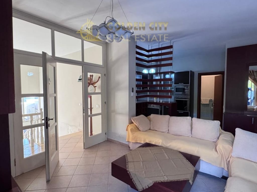 Ofrojme per shitje pentause 2+1+2. 210m2