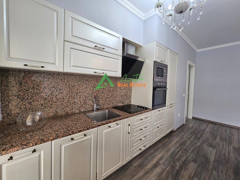 Kompleksi Delijorgji ofrojme apartament 3+1 me qira