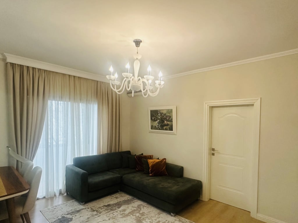 A 2+1 apartment is available at Wilson Square.