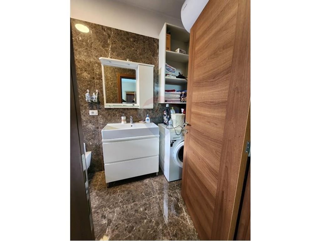 Duplex for rent on Jordan Misja Street!