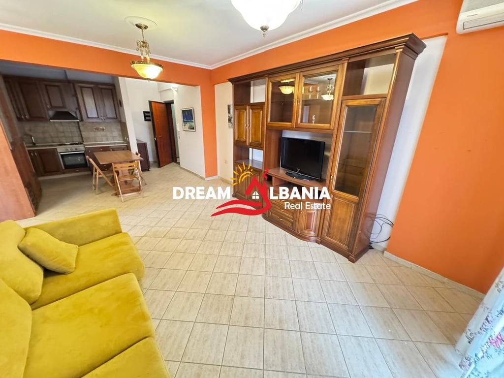 Appartamento 2+1 in affitto in centro, in Via Kavajë a Tirana (ID 42214535)