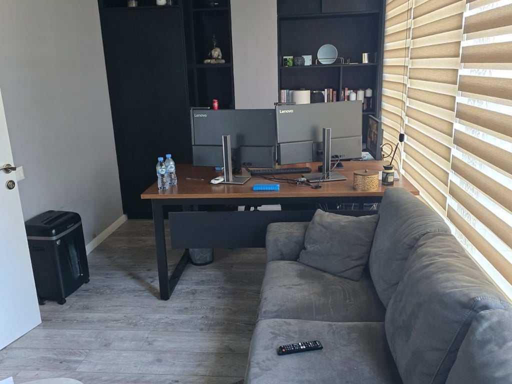 🏢 Ambient Zyre me Qira – Square 21 , Rr.Kavajes🏢