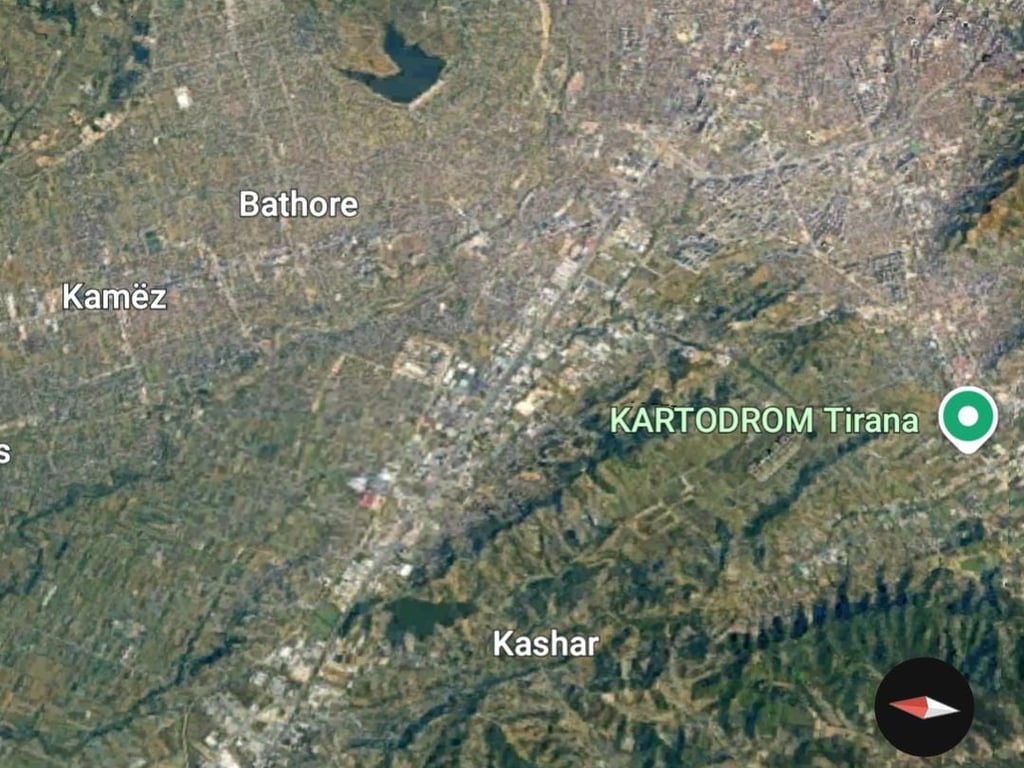 SHITET: 🟤 Tokë Vreshtë Në Kashar ( Buzë Liqenit të Kusit / Kasharit )📍Sip. 9000 m² ( Tokë e Verdhë) Pamje Fantastike 😮
