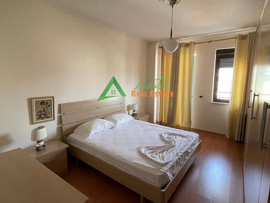 Block offers a 2+1+2 apartment for rent.