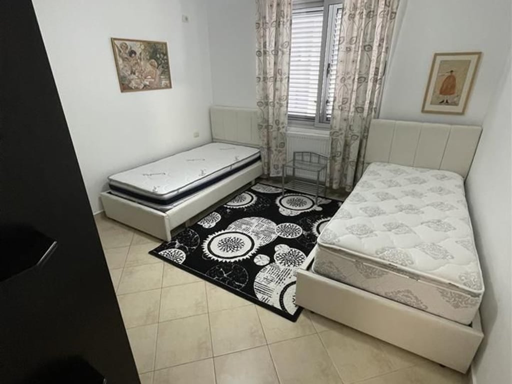 Jepet me qera apartament 2+1+ garazhd te Kodra e Diellit 1